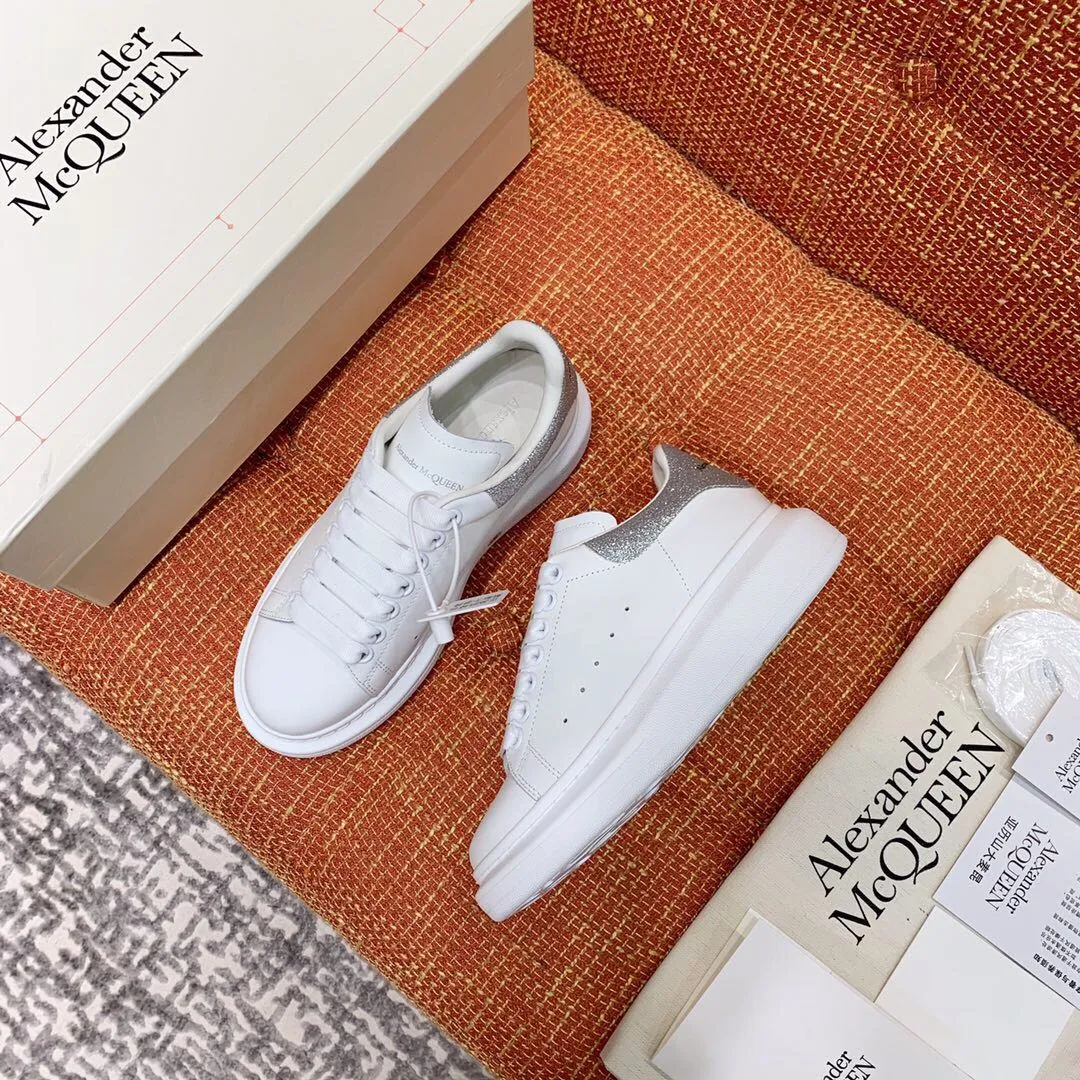 👟👟Ex-factory price 480👟👟 Men's size +10 High-quality upgraded version🔥Real shot of Alexander McQUEEN (McQueen)🎉The highest quality silk cowhide version on the market🎊, imported water-dyed sheepskin inside, counter 1:1 replica, star style T stage catwalk, a must-have for fashionistas , the original high-temperature and ultra-clear air compressor logo on the foot, absolutely counter-matched version, the arc of the back bag is truly genuine 0⃣️ difference, using an exclusive privately molded double-layer vacuum outsole, which is light on the foot and has excellent rebound! Running🏃✈️The first choice item for outdoor sports💅💅Trend and fashion coexist📣 Women’s style: 35-39, Men’s style: 39-44